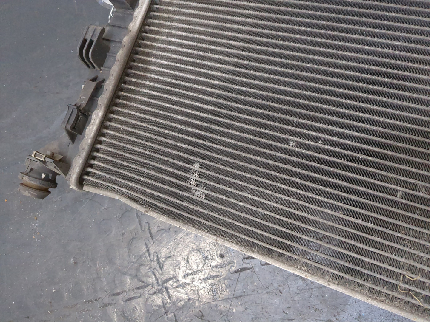 Радиатор охлаждения двигателя основной