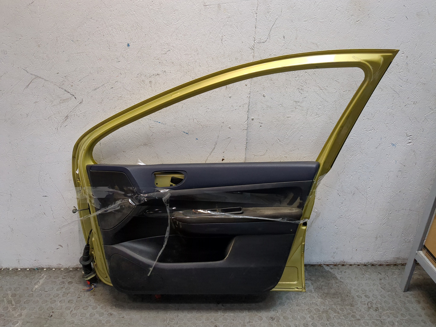 Дверь передняя правая