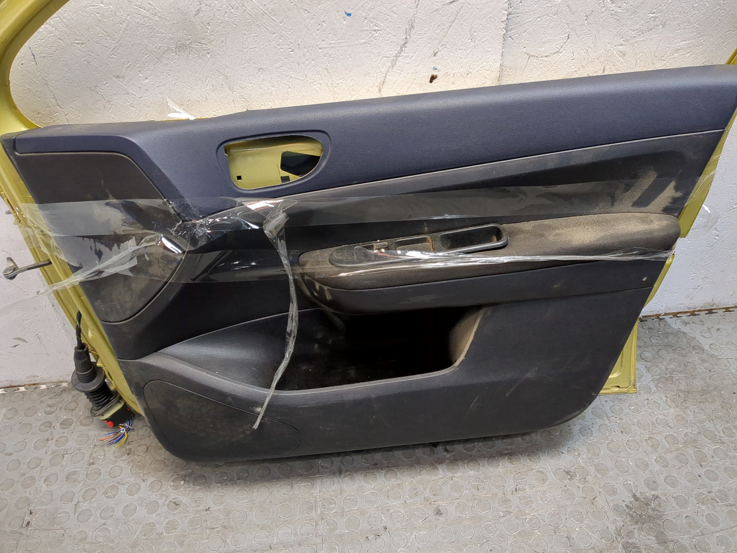 Дверь передняя правая