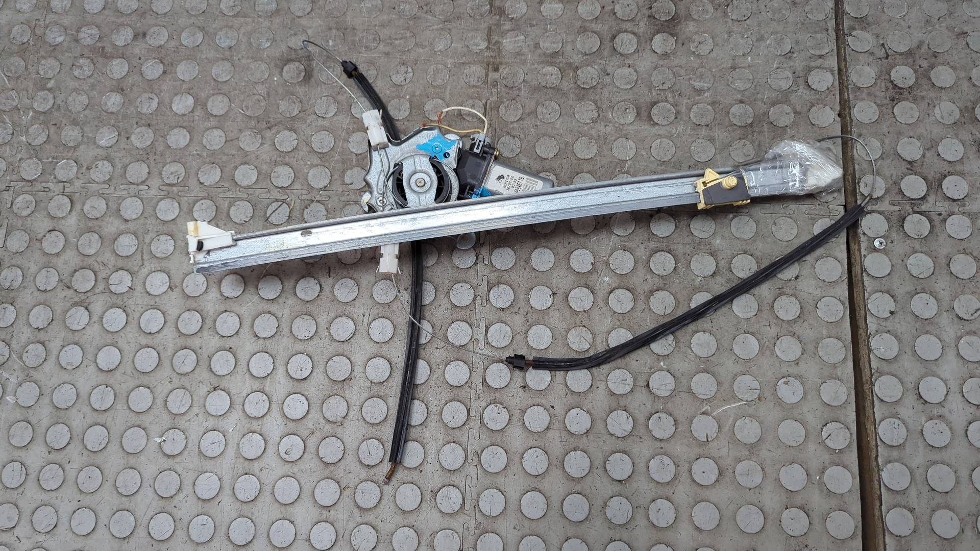 Стеклоподъемник электр. передний левый