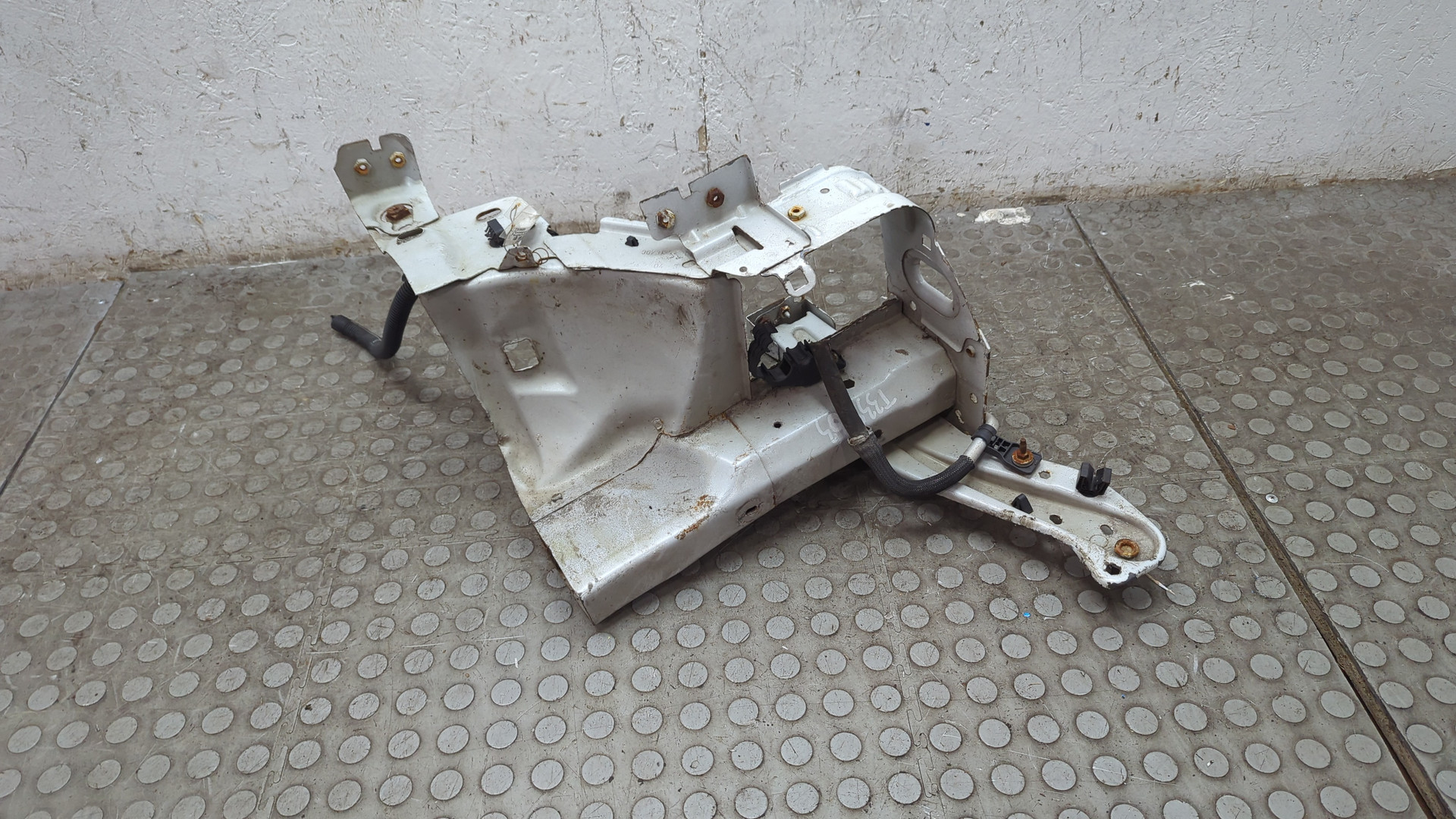 Лонжерон передний правый