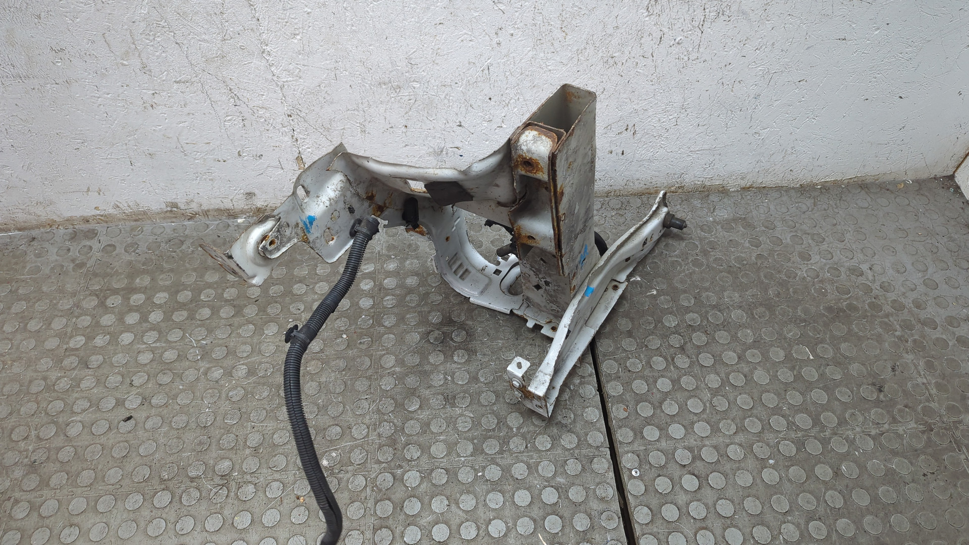 Лонжерон передний правый