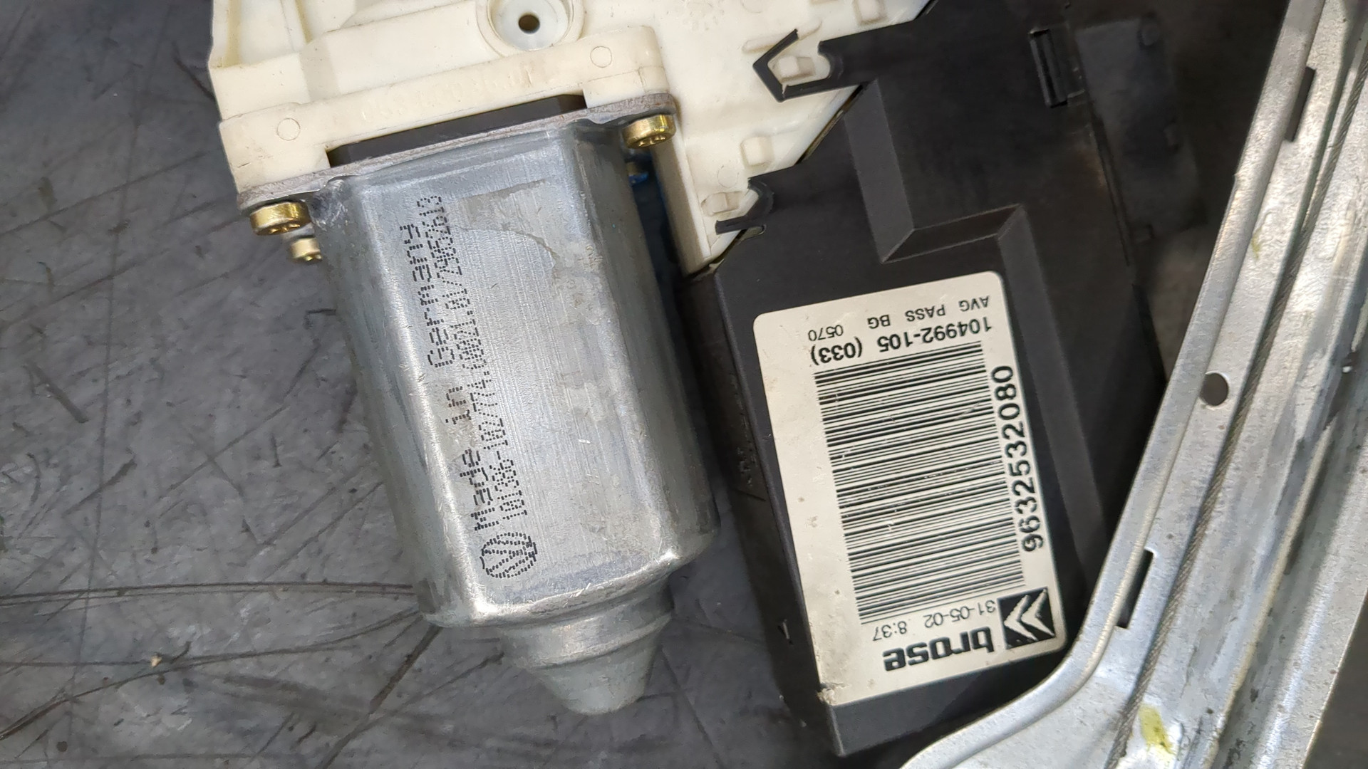 Стеклоподъемник электр. передний левый