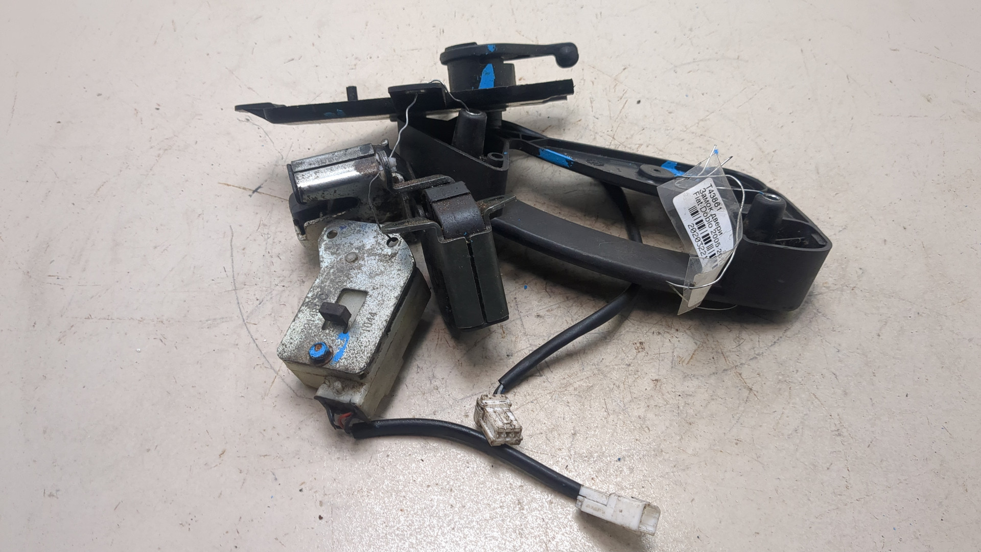 Замок двери задней левой