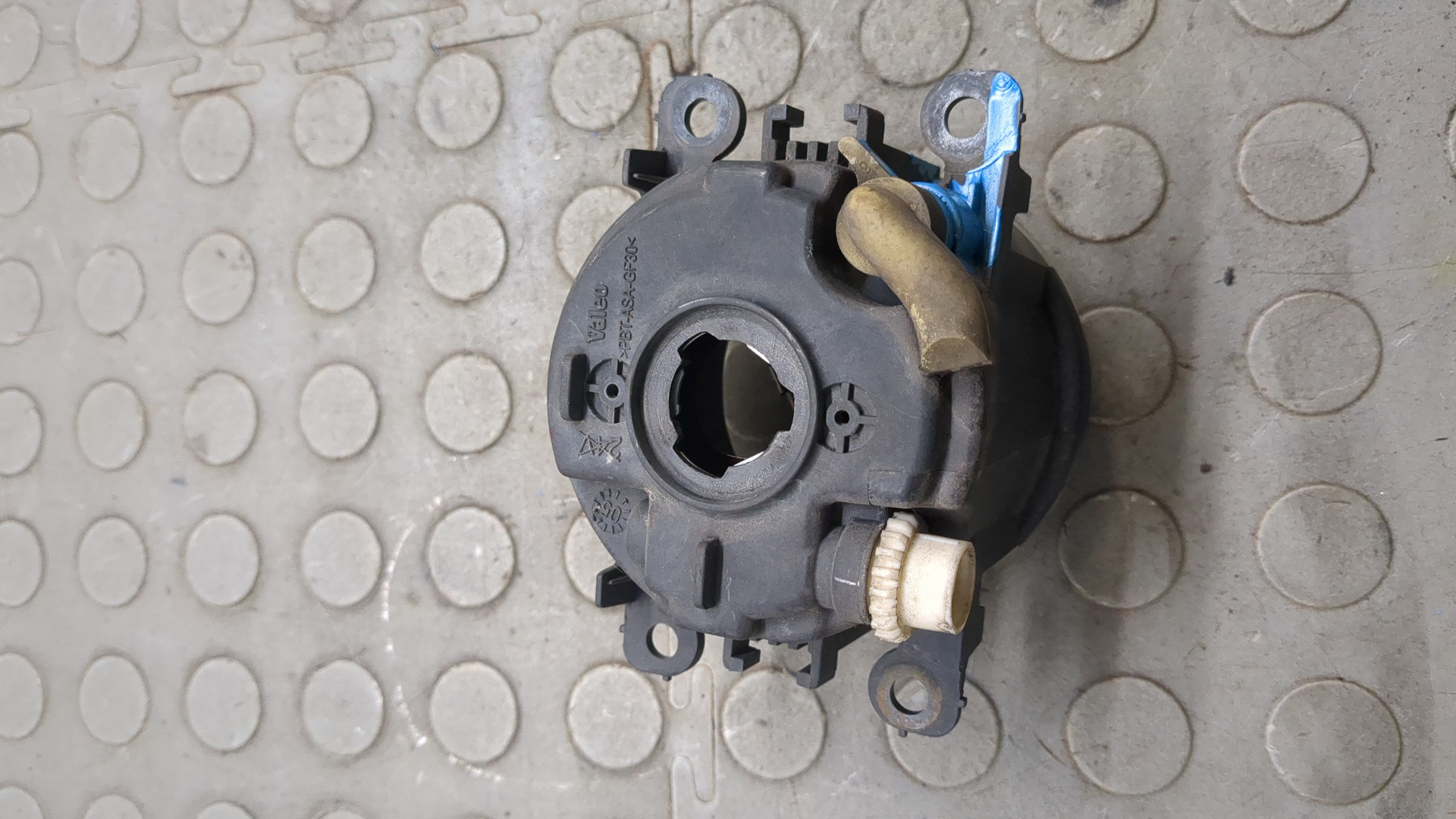 Фара противотуманная левая