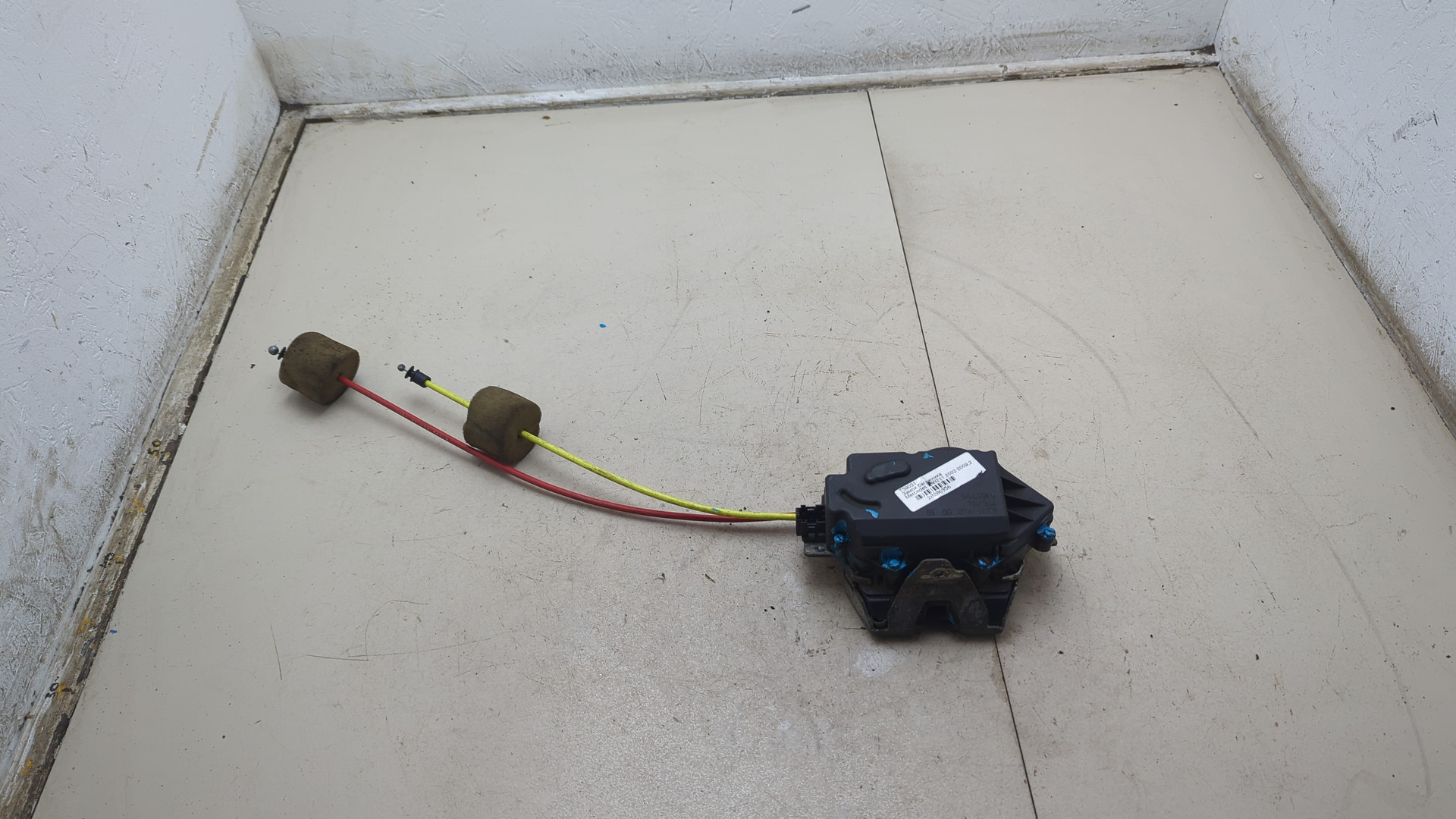 Замок багажника