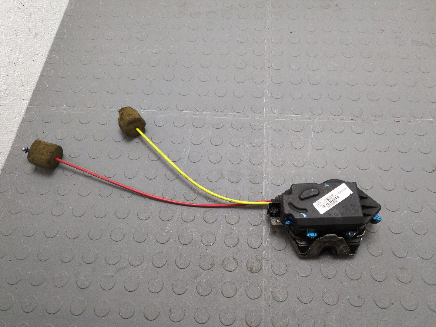 Замок багажника