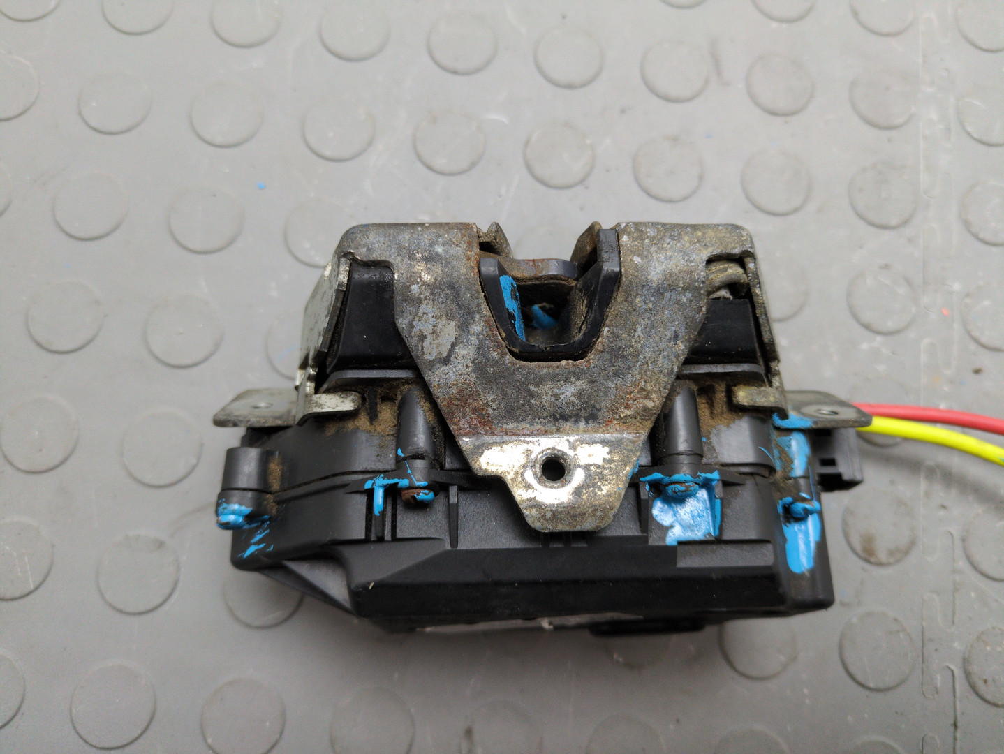 Замок багажника