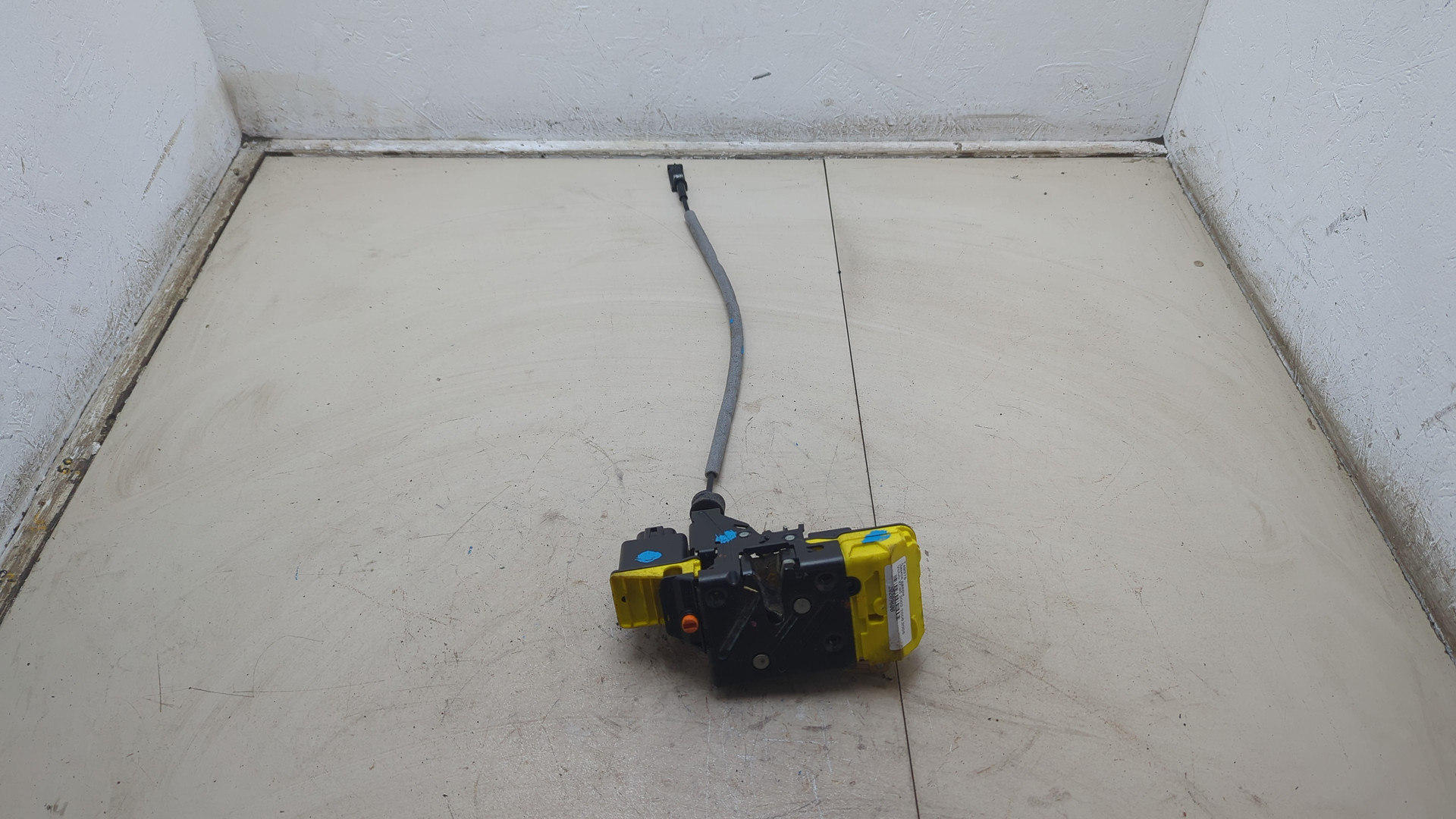 Замок двери задней правой