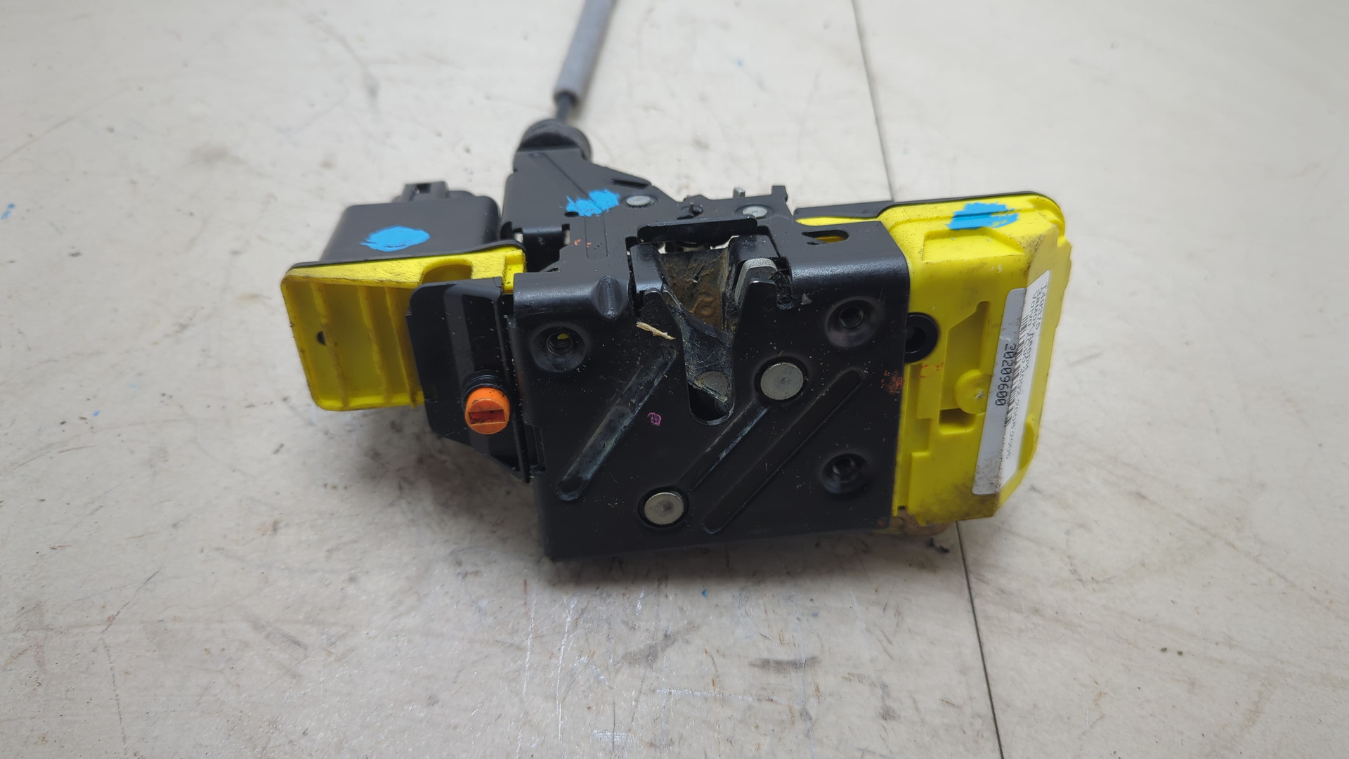 Замок двери задней правой