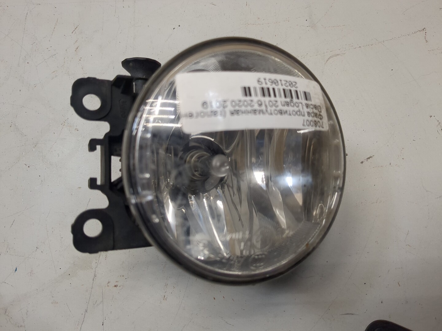 Фара противотуманная левая