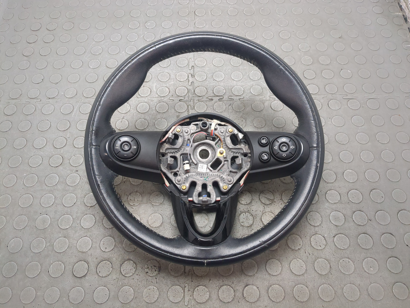 Рулевое колесо (руль)