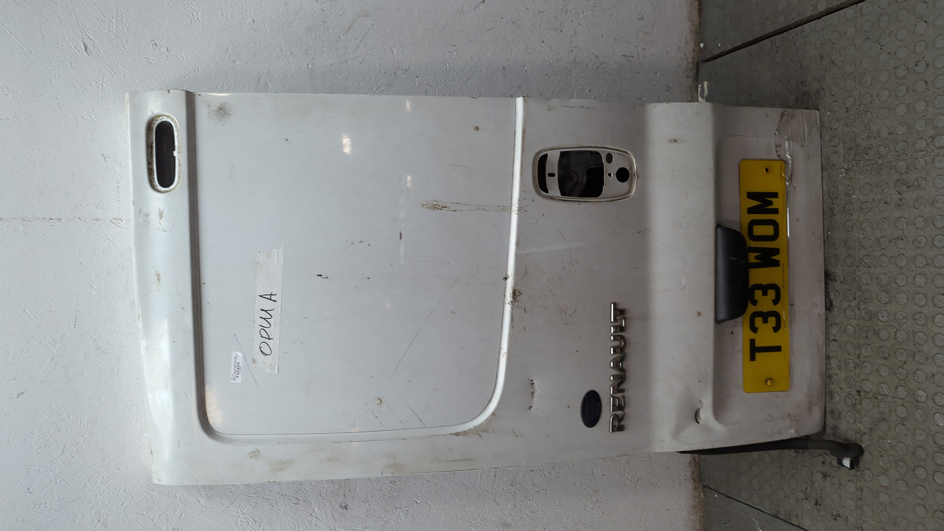 Дверь багажника левая