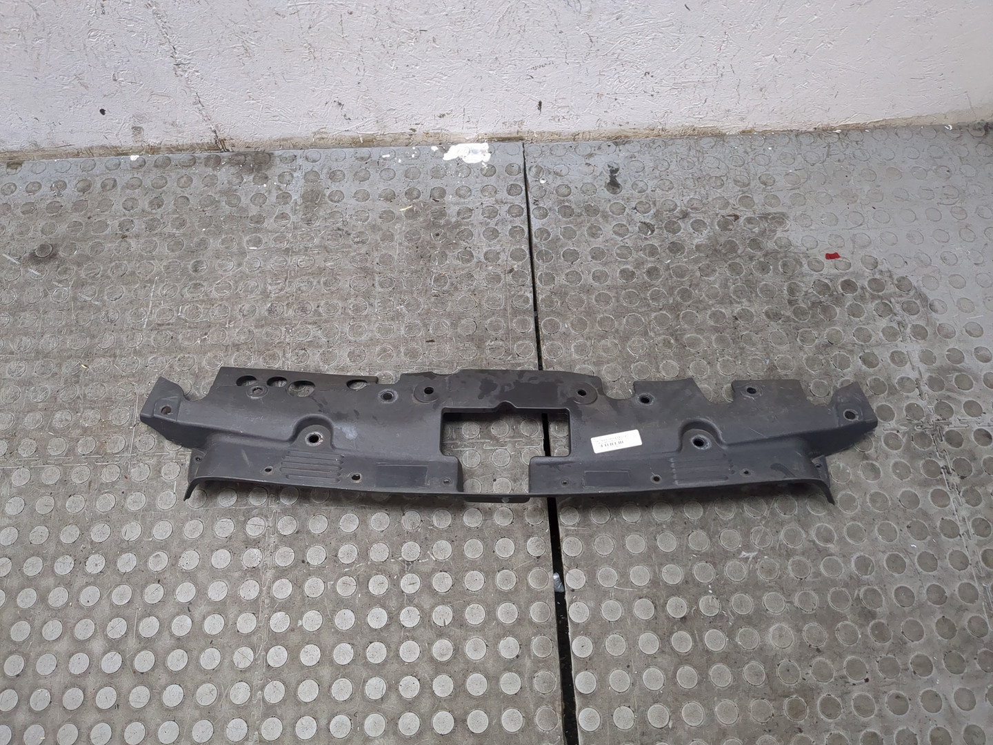 Кожух замка капота