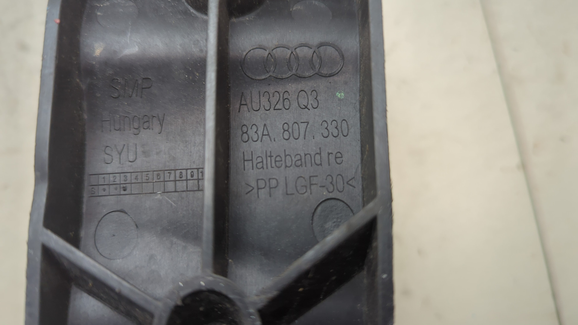 Кронштейн заднего бампера правый