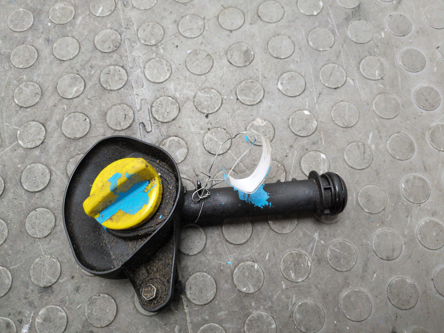 Маслозаливная горловина