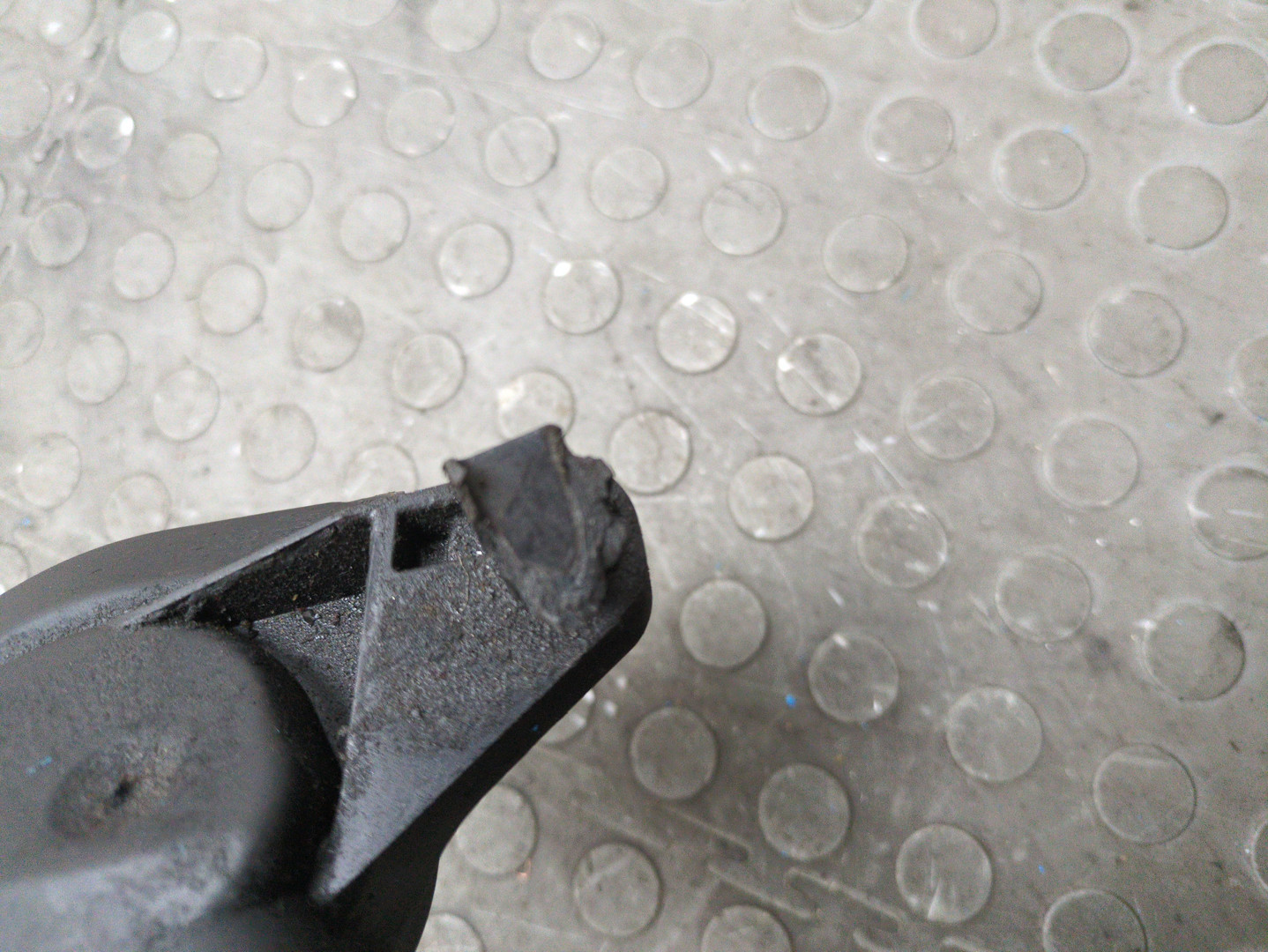 Маслозаливная горловина