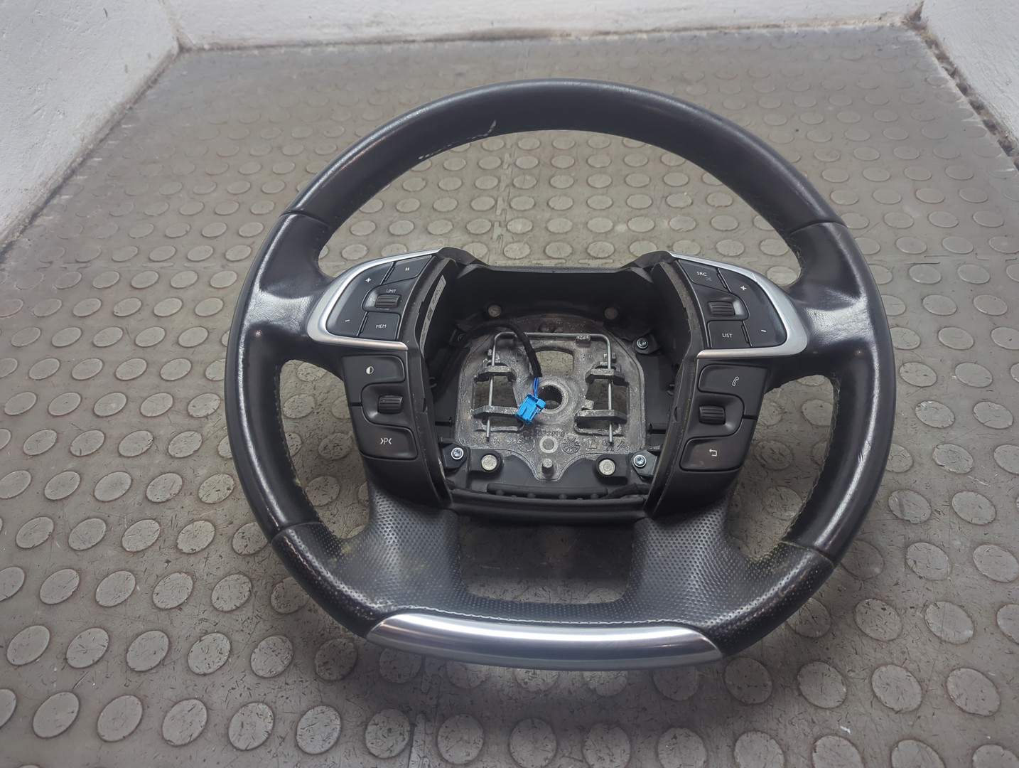 Рулевое колесо (руль)