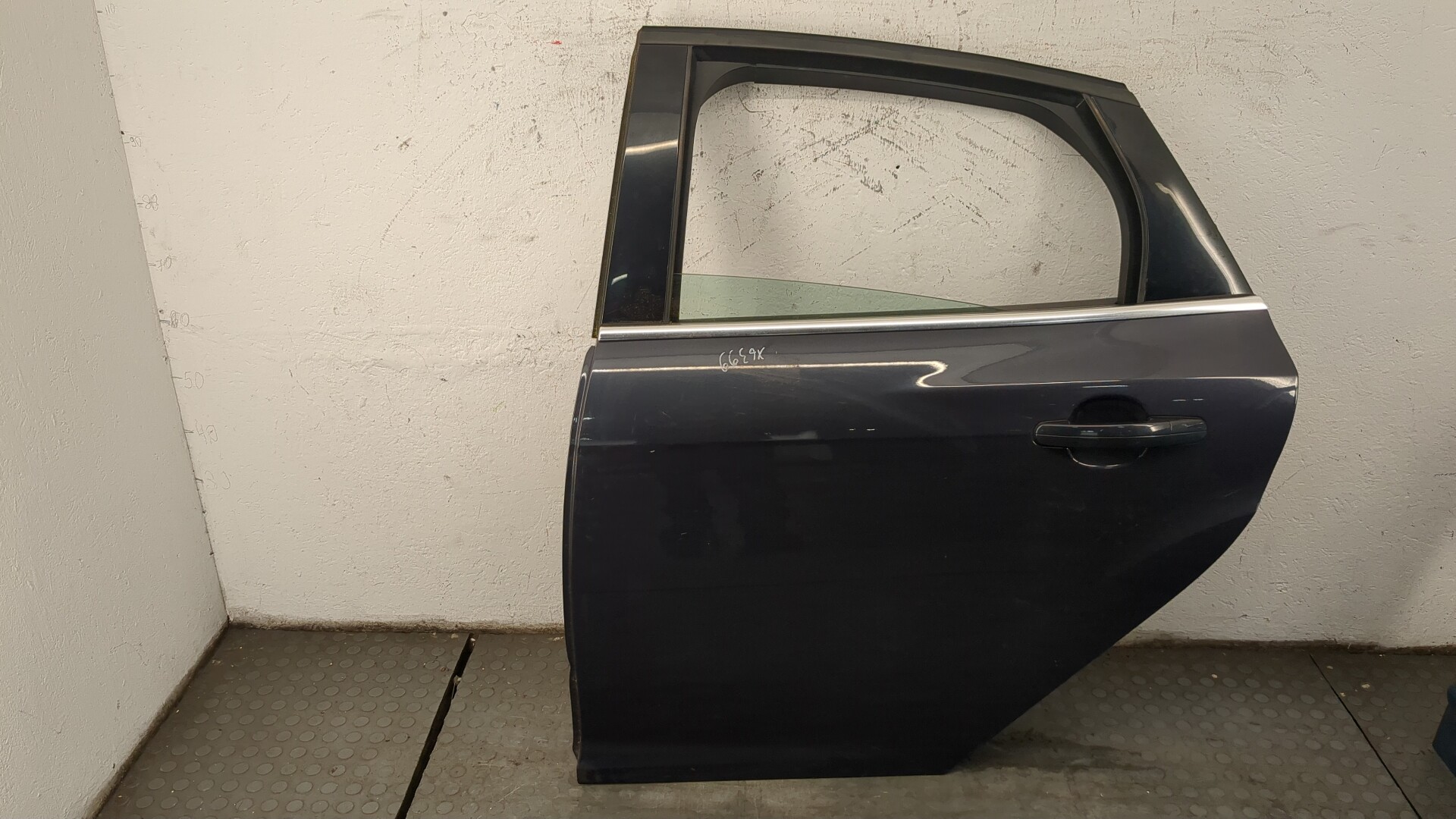Дверь задняя левая