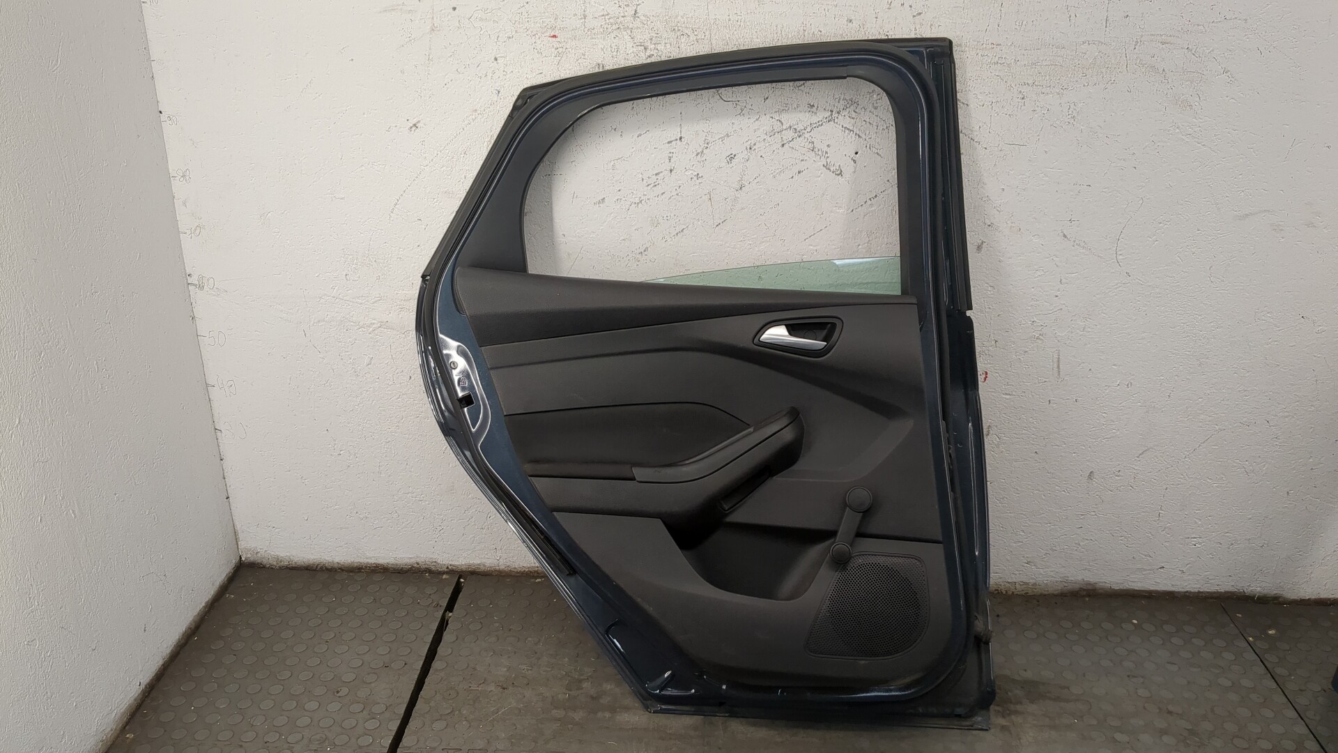 Дверь задняя левая