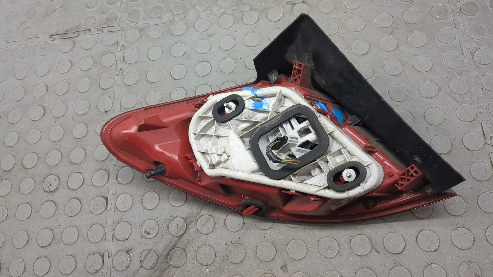 Фонарь задний правый