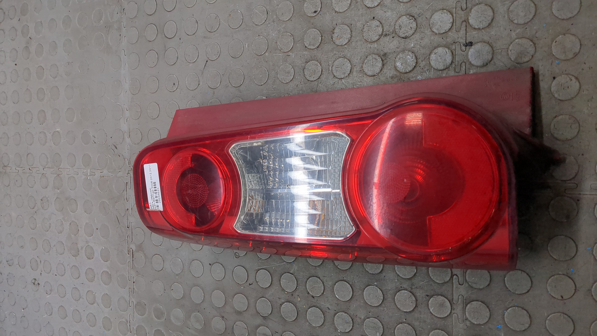 Фонарь задний левый