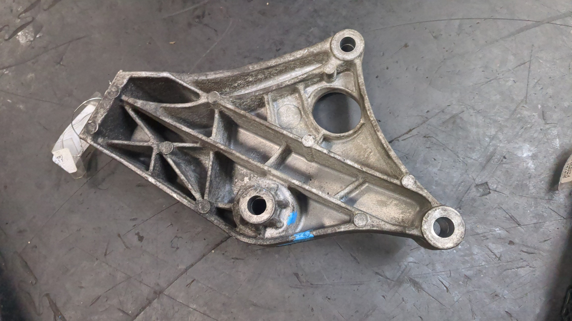 Кронштейн двигателя