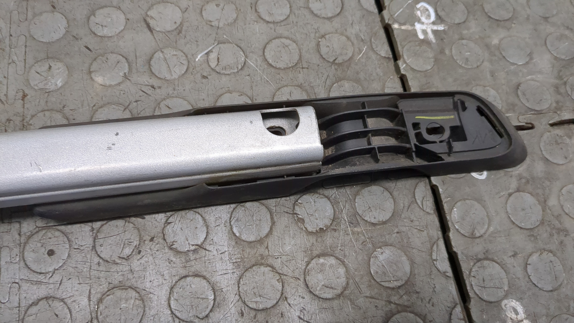 Рейлинг (релинг) правый (планка на крышу)