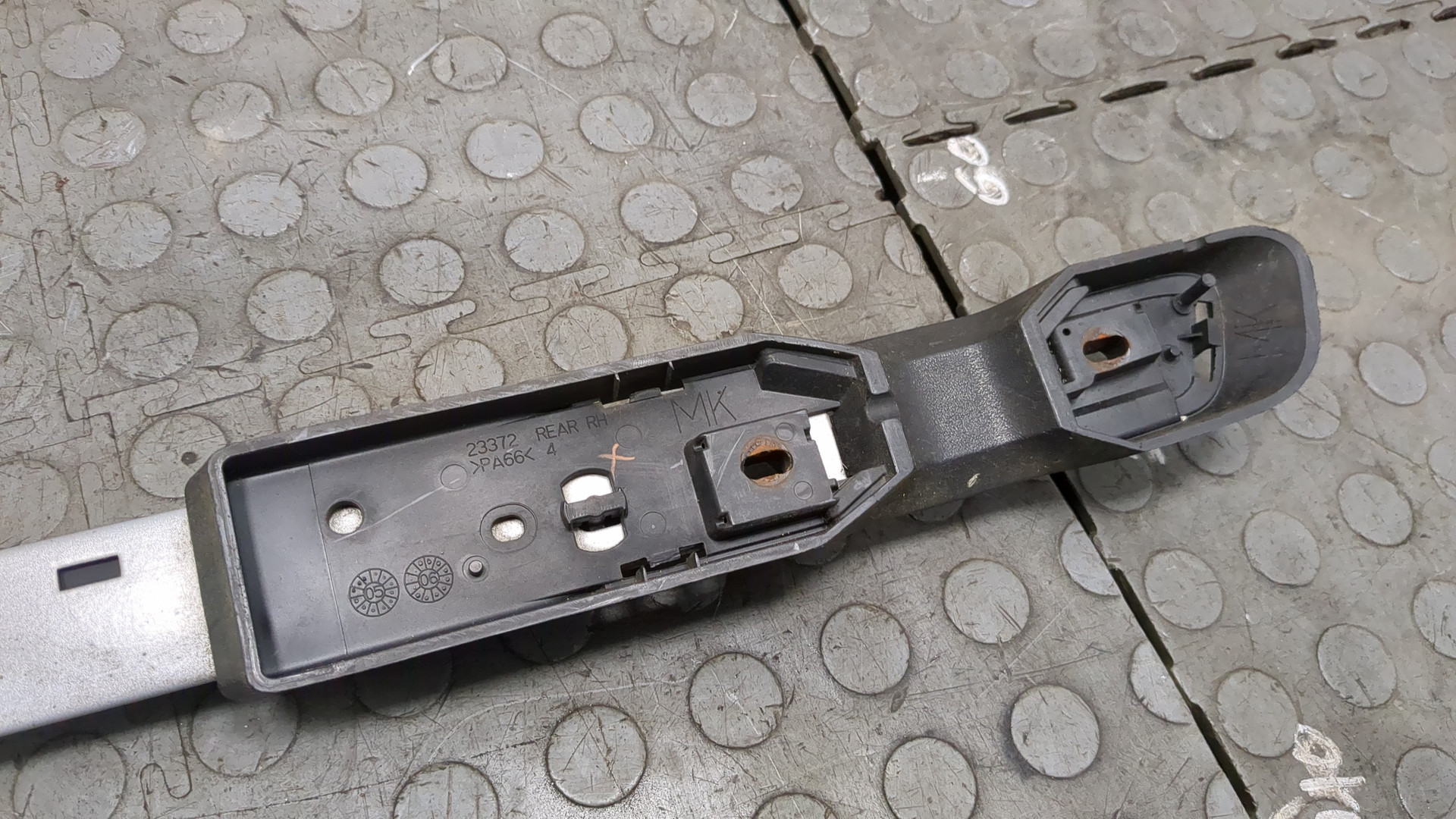 Рейлинг (релинг) правый (планка на крышу)