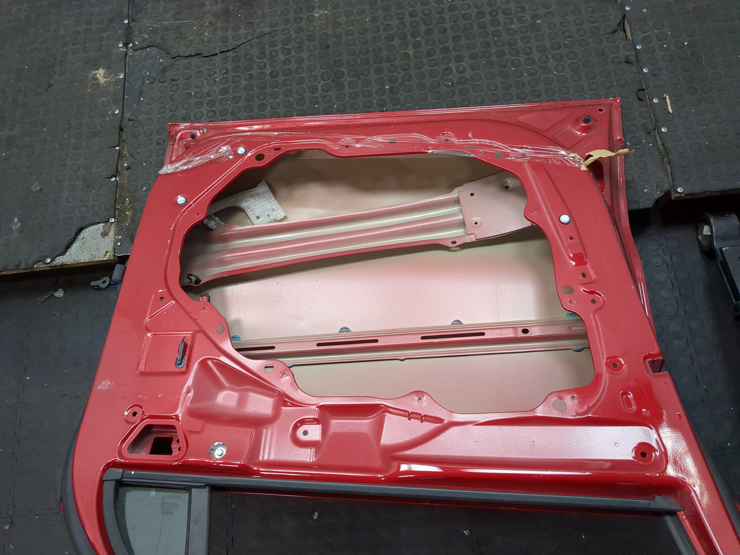 Дверь передняя левая