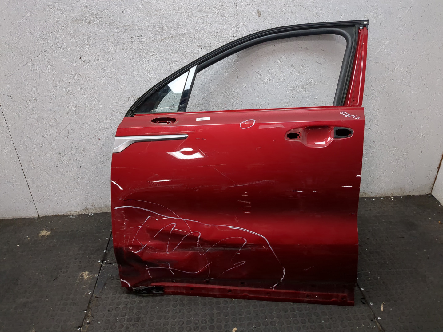 Дверь передняя левая