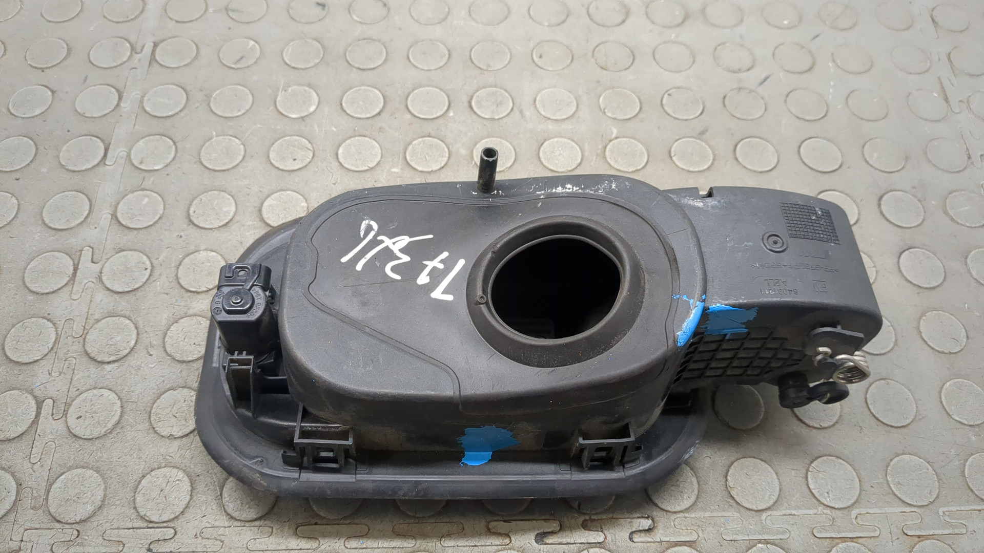 Лючок бензобака