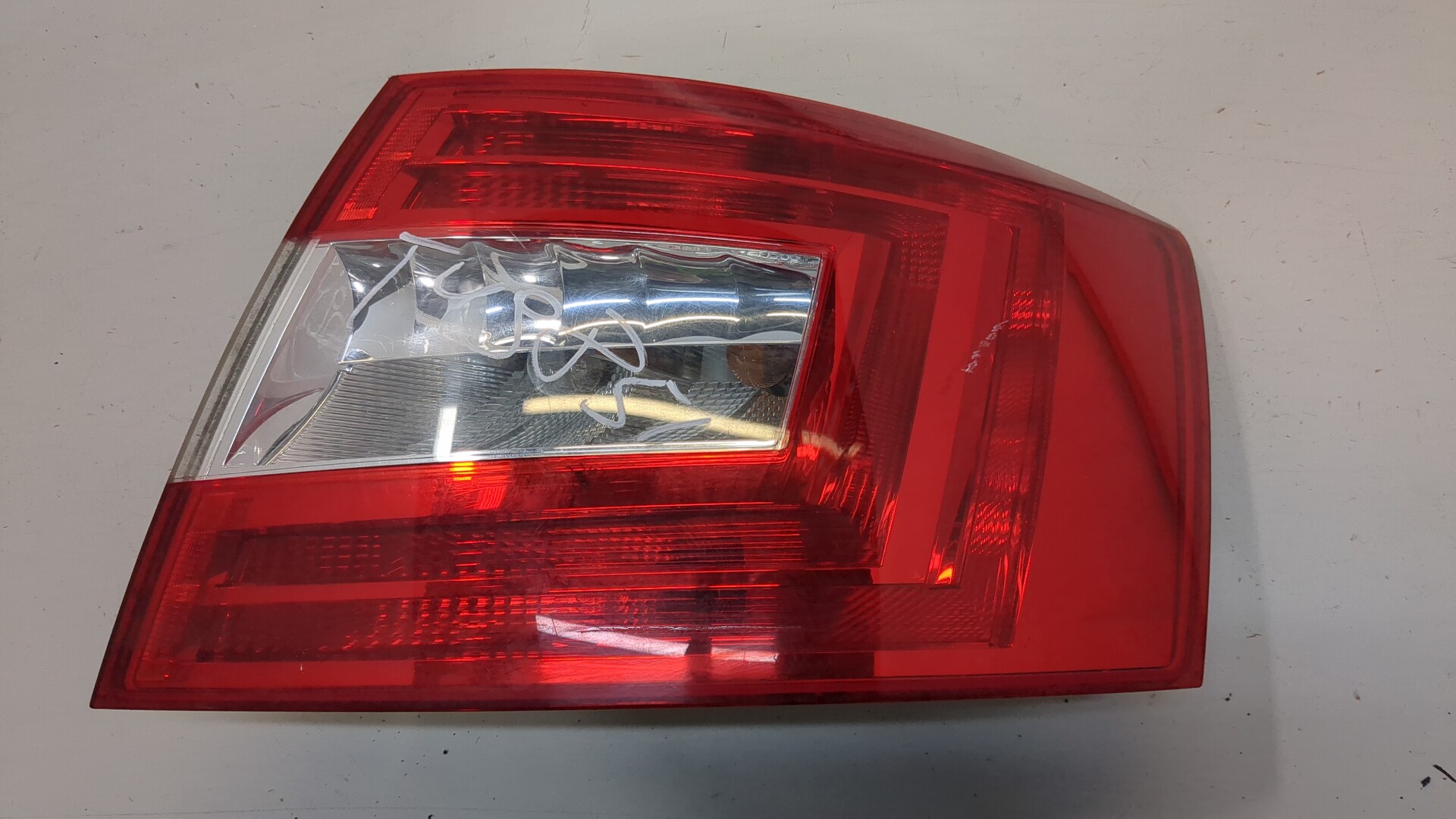 Фонарь задний правый