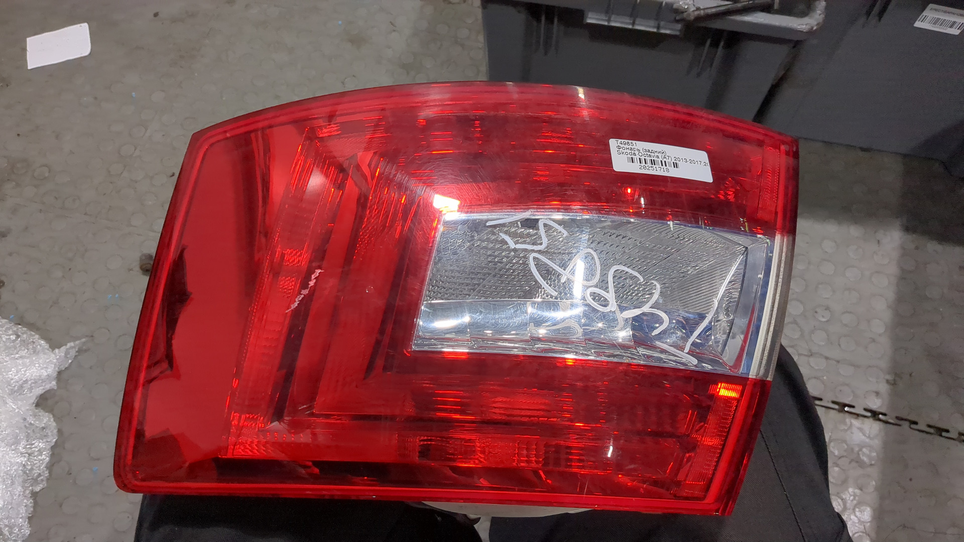 Фонарь задний правый