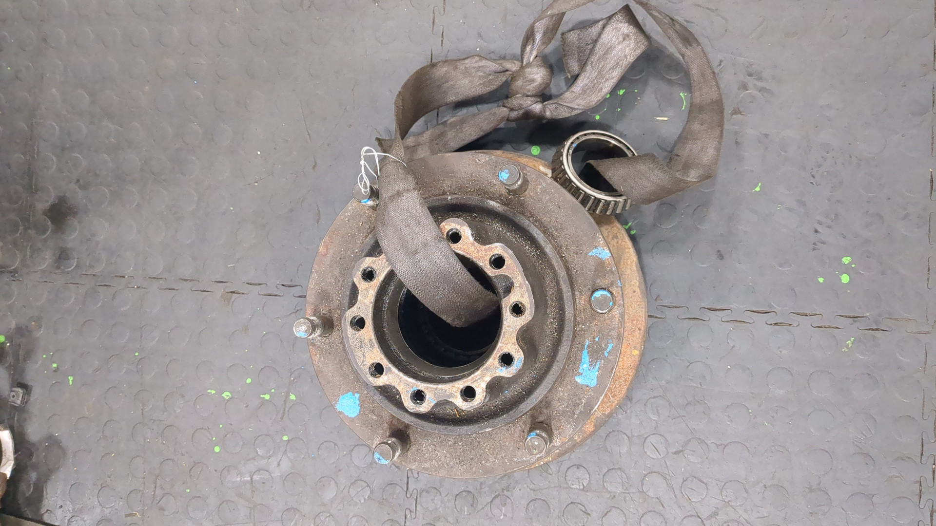 Кулак поворотный задний левый