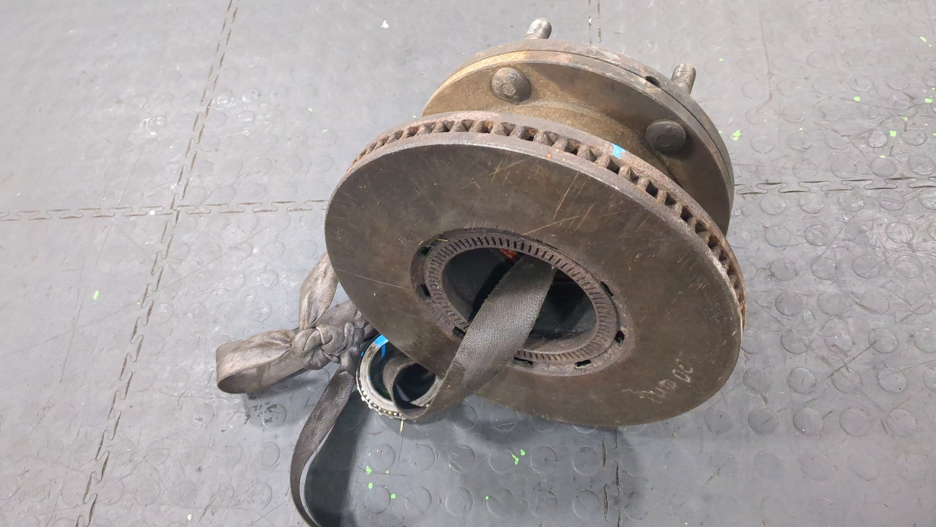 Кулак поворотный задний левый