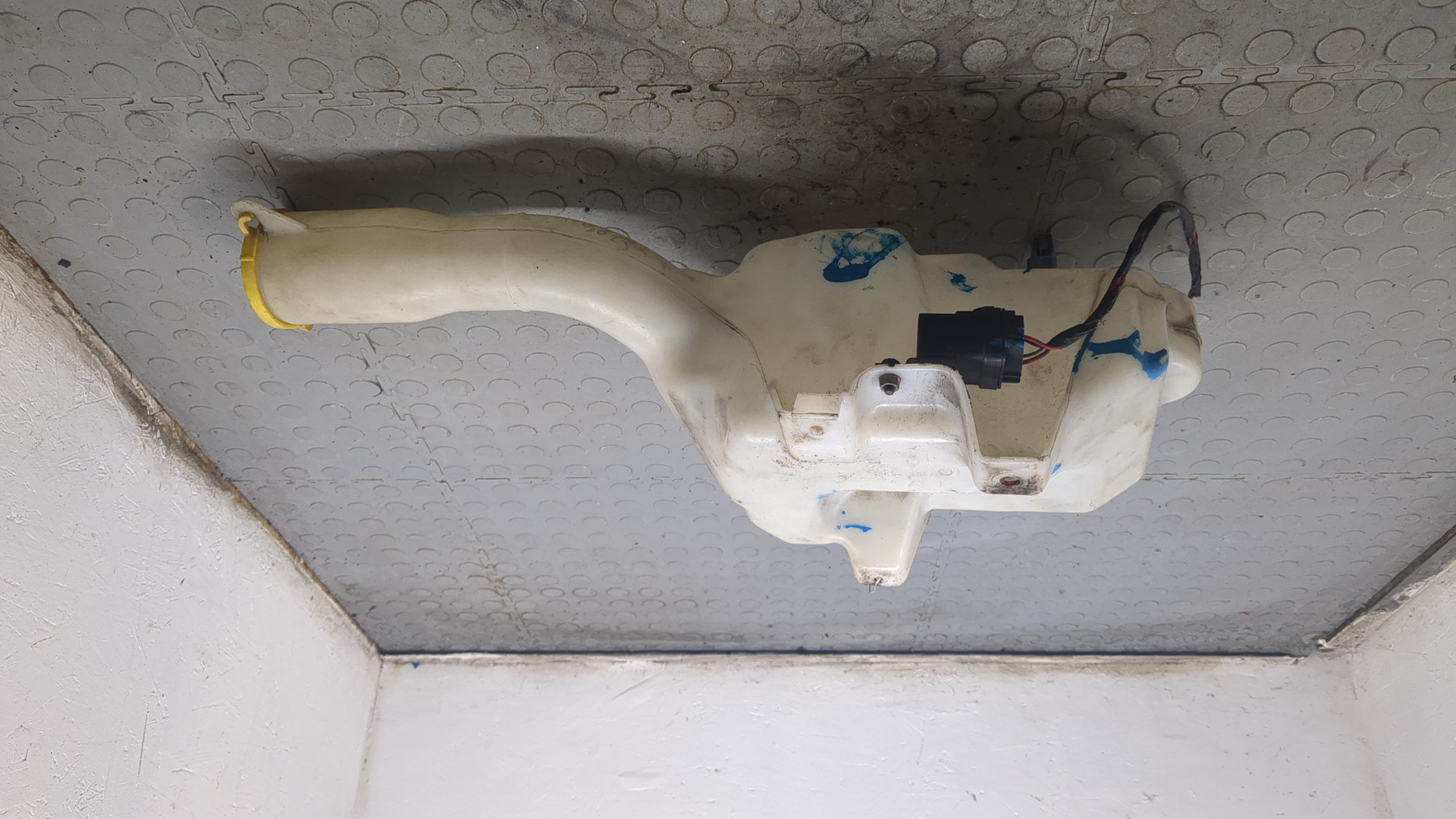 Бачок омывателя лобового стекла