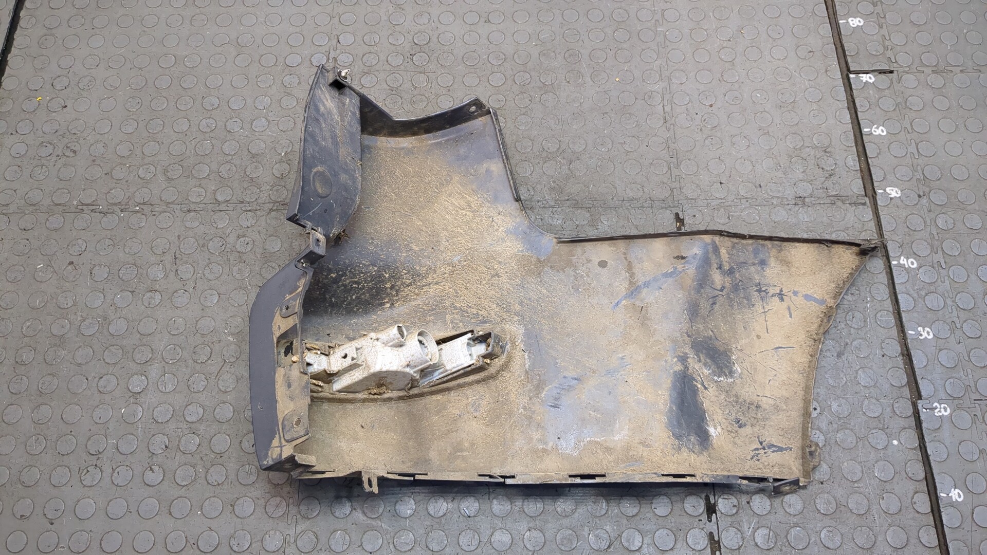 Накладка заднего бампера левая