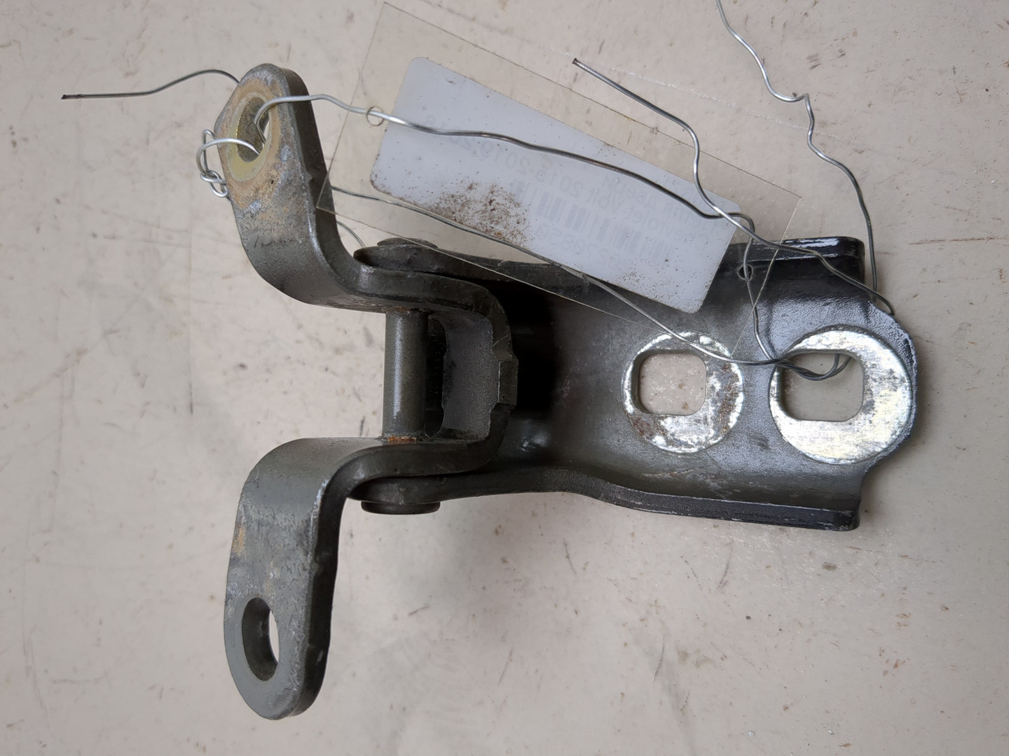 Петля двери