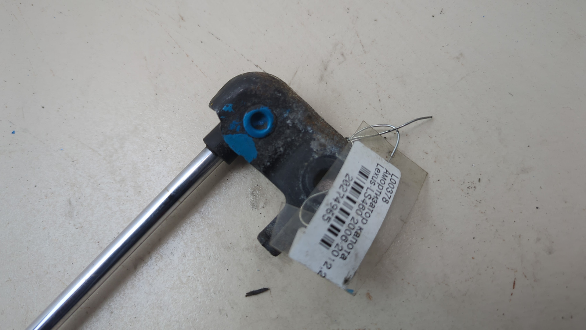 Амортизатор капота