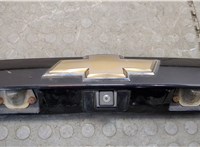  Накладка крышки багажника (двери) Chevrolet Tahoe 2006-2014 20277903 #2