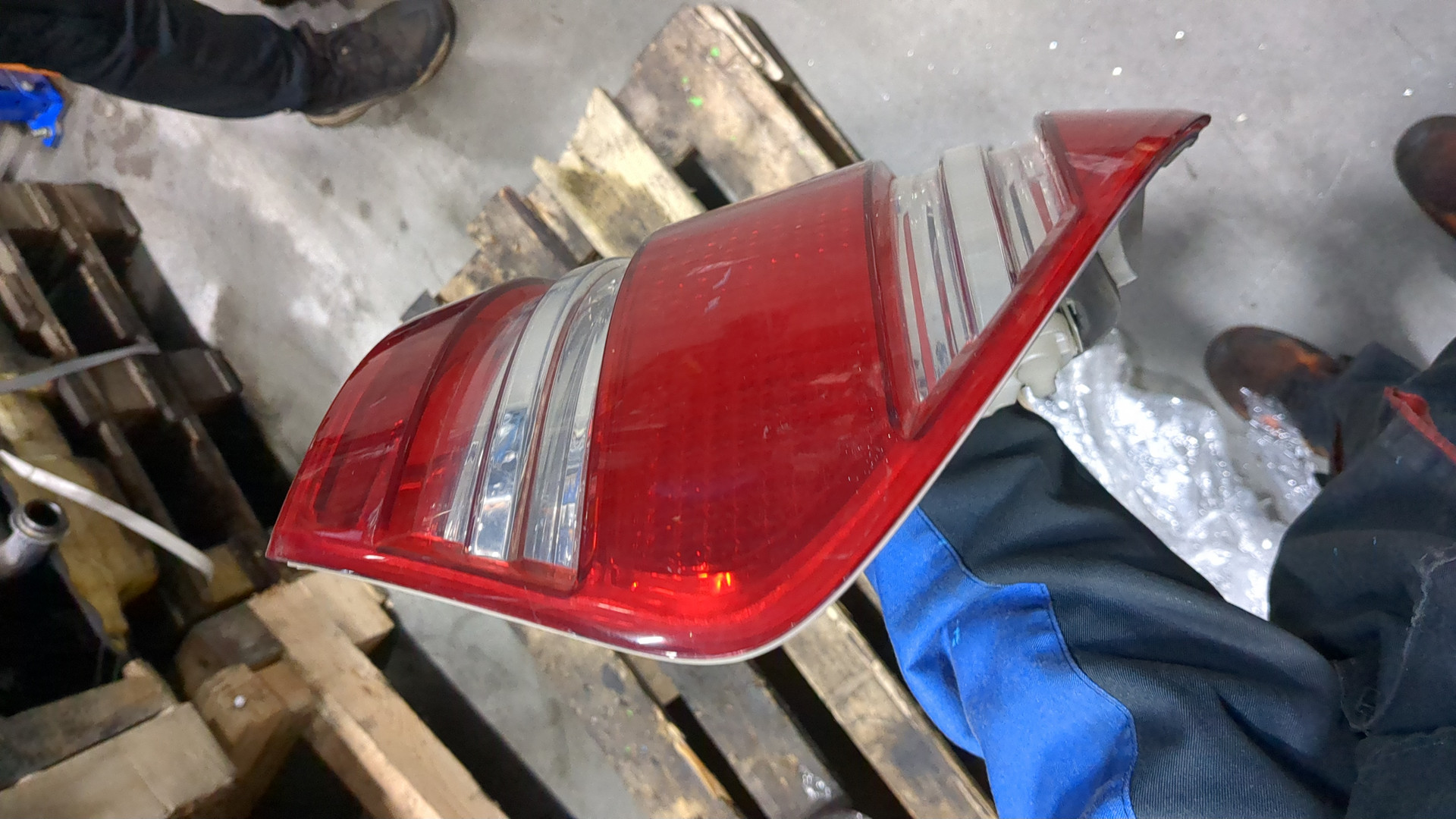 Фонарь задний правый