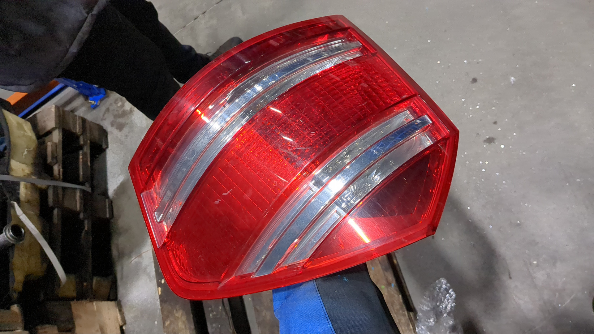 Фонарь задний правый