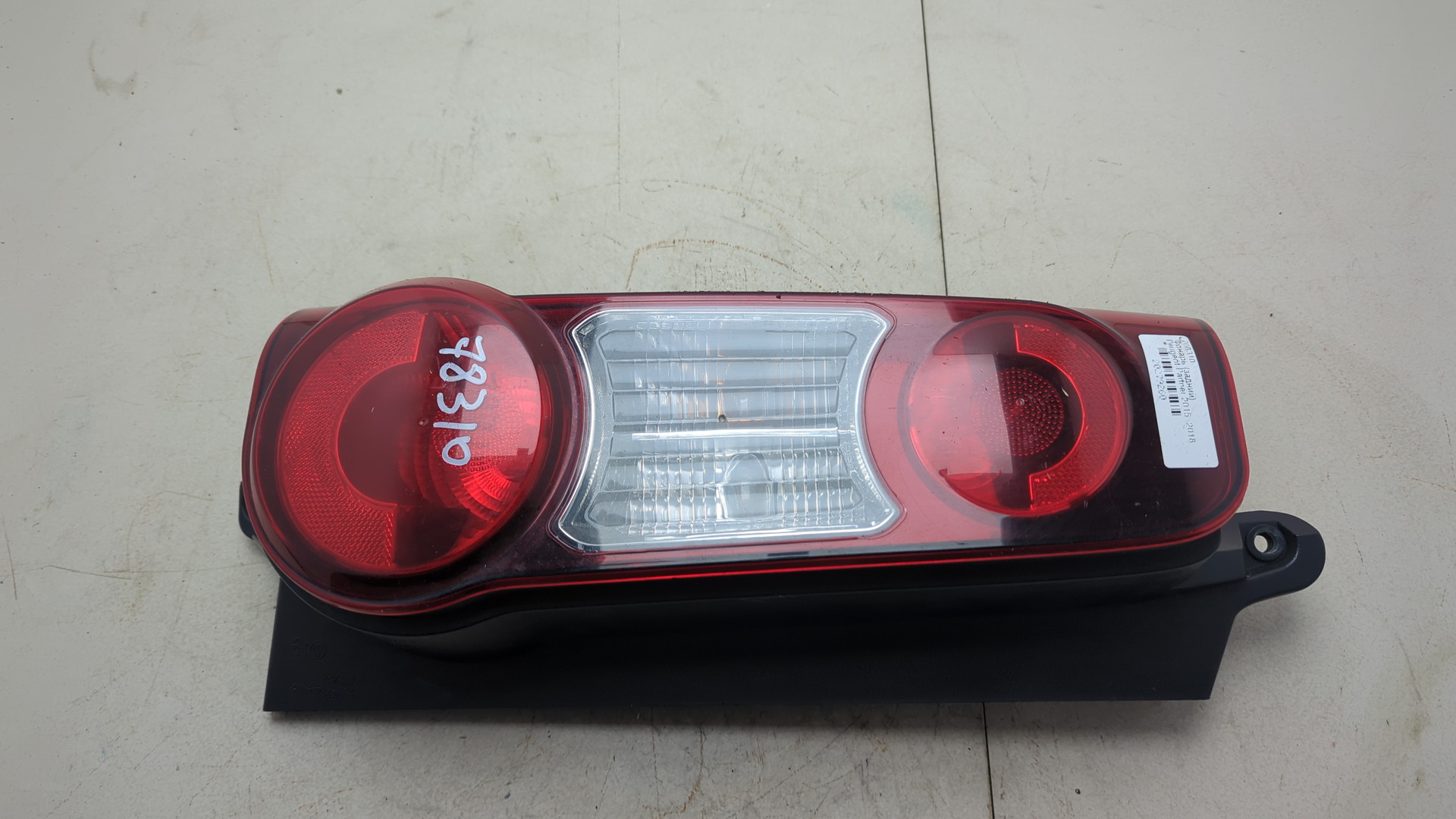 Фонарь задний правый