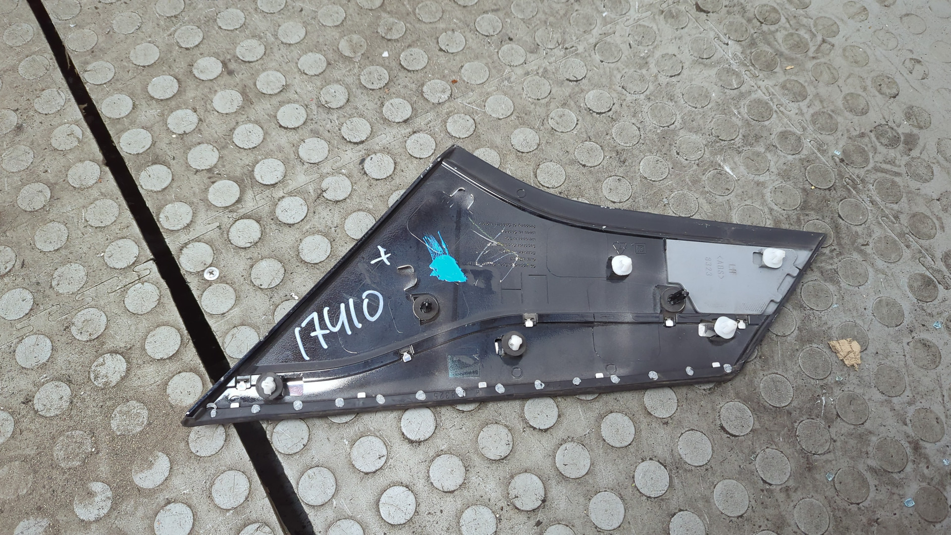 Накладка заднего крыла левого