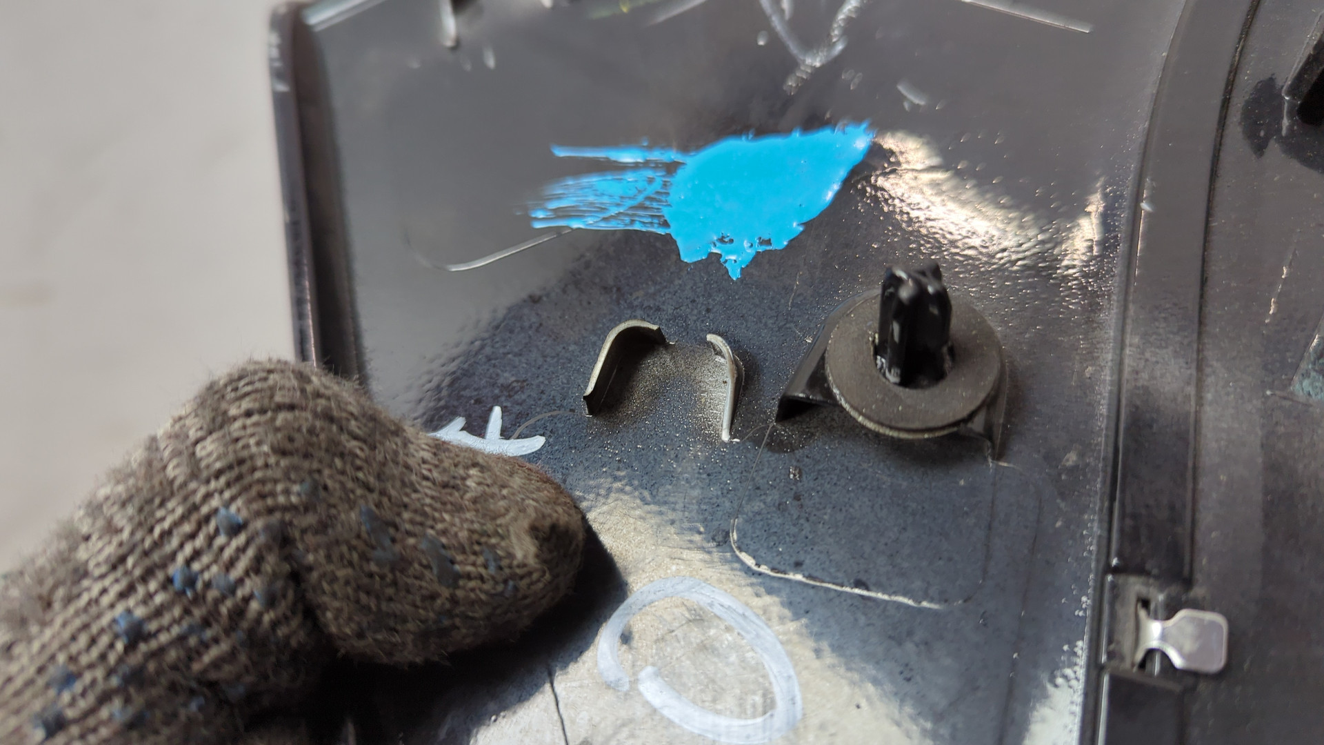 Накладка заднего крыла левого