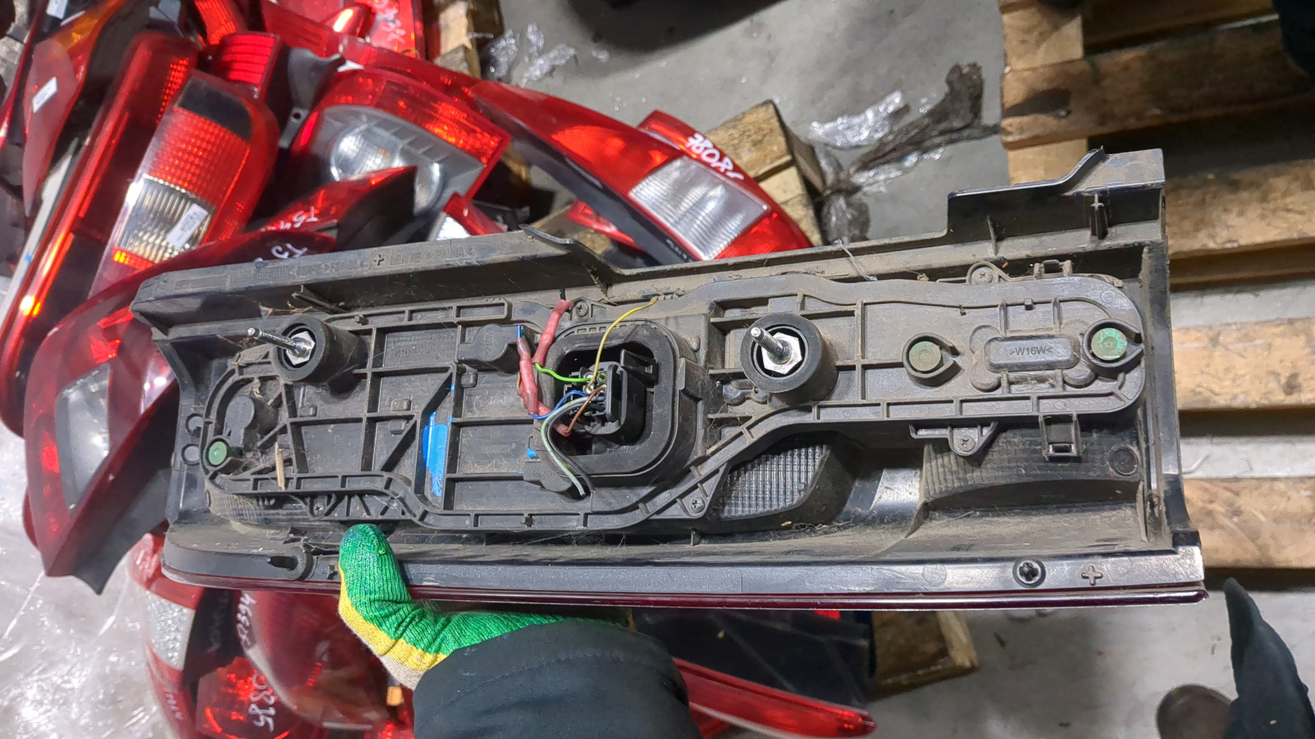 Фонарь задний правый