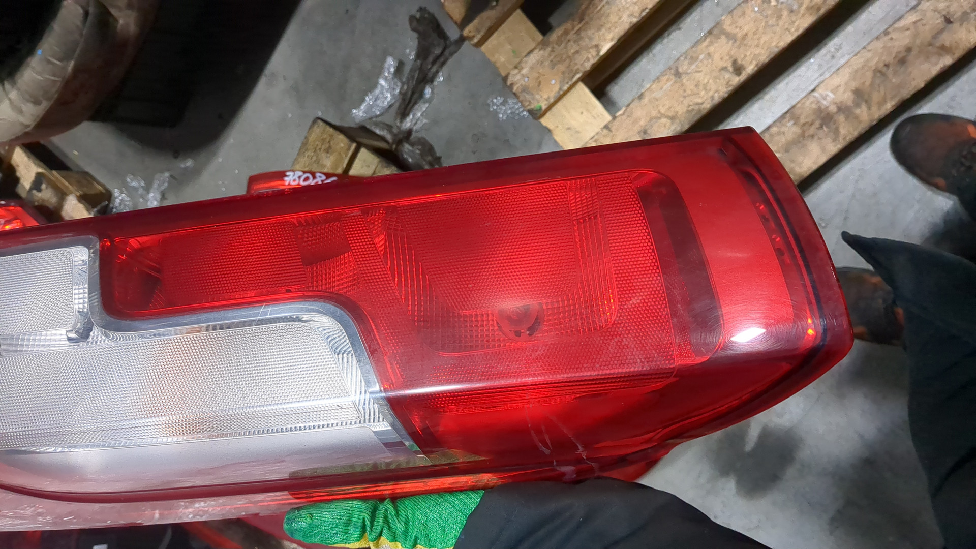 Фонарь задний правый