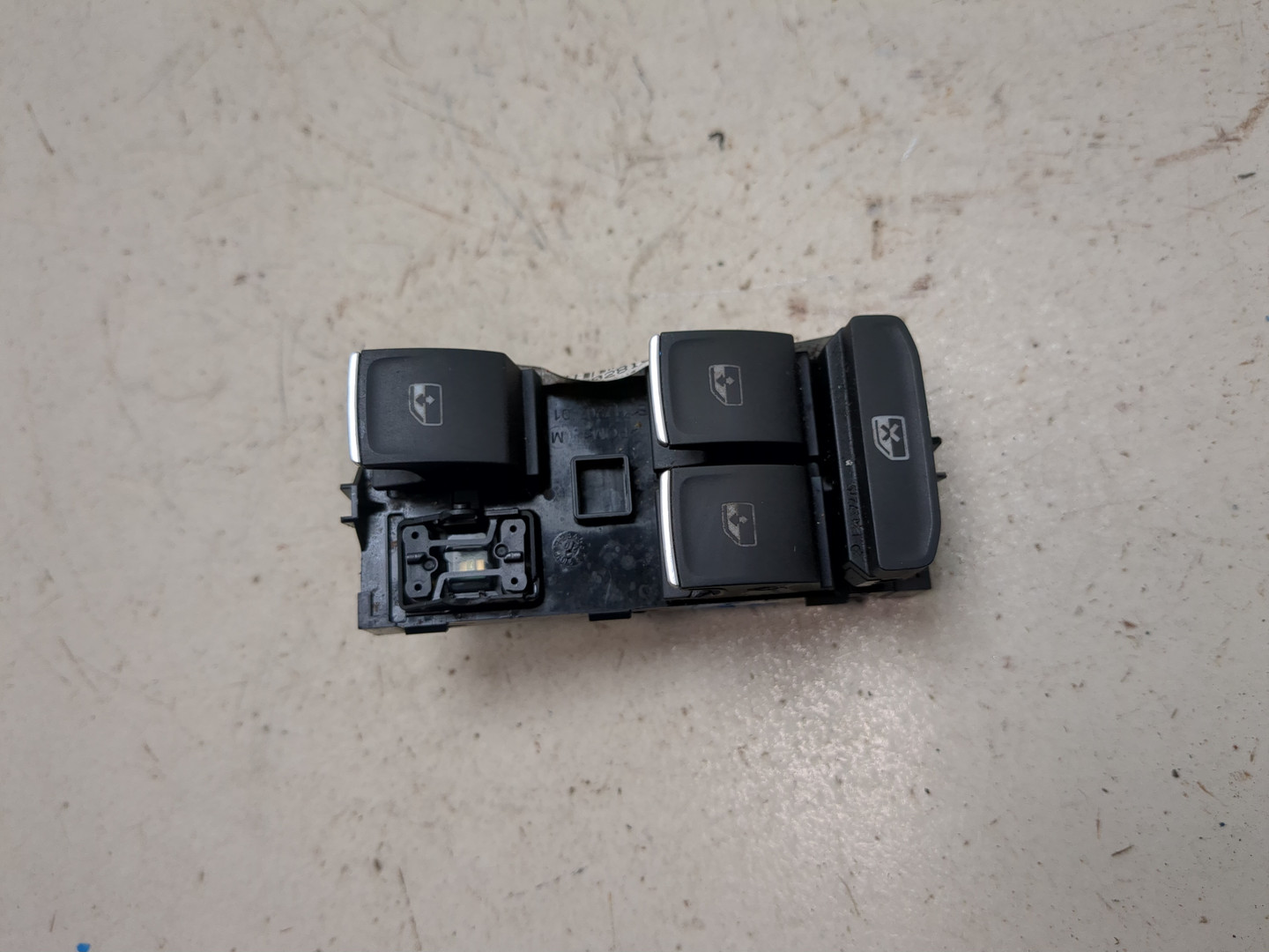 Кнопка стеклоподъемника