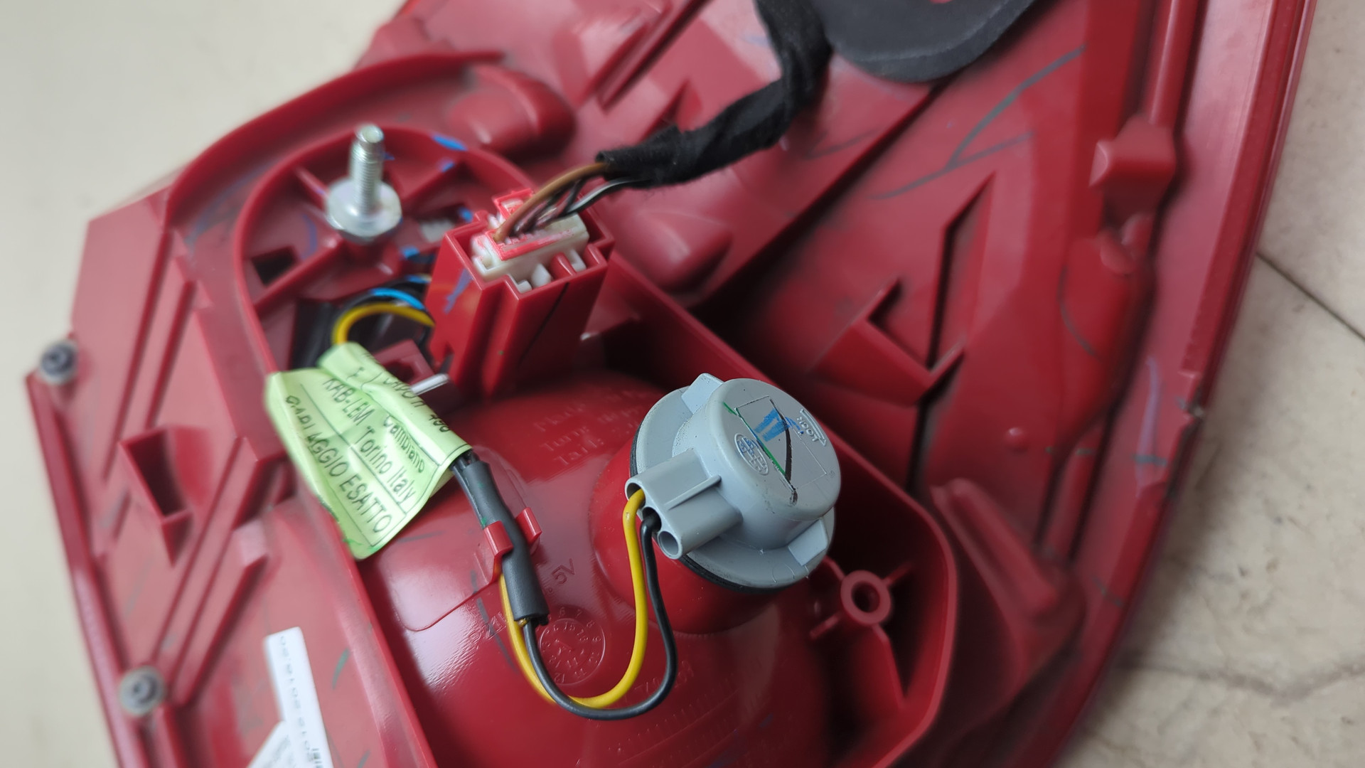 Фонарь задний левый